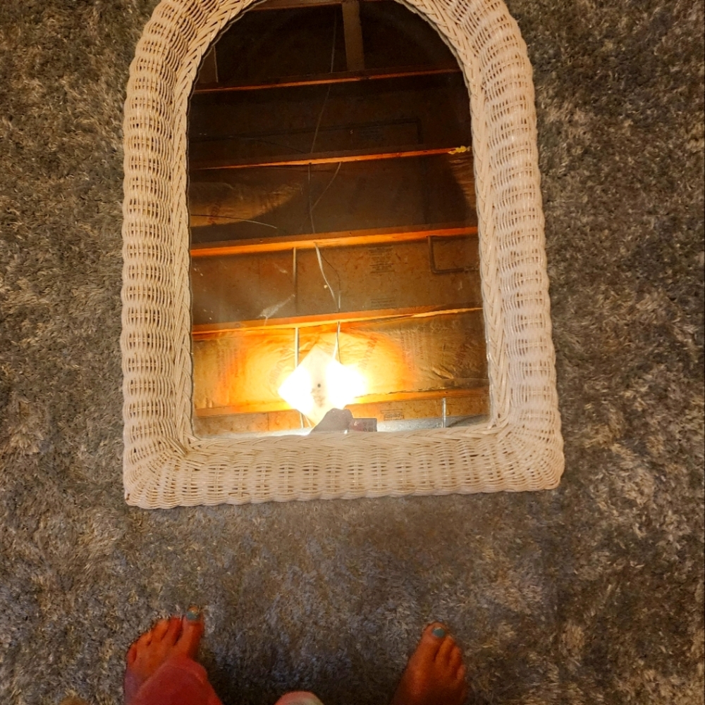 Wall mirror